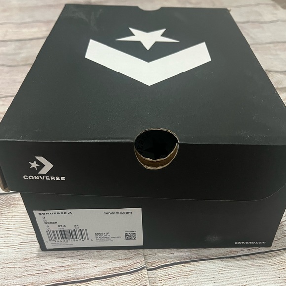 Size 7 Platform Converse - Picture 4 of 4